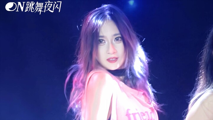 Biến hình ngay tại chỗ! Khi wiggle wiggle gặp chocolate cream, quay trực tiếp trong buổi roadshow