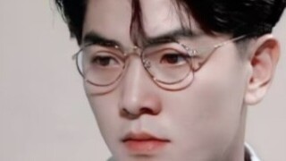 Ternyata mengubah gaya rambut dalam novel sama saja dengan mengubah wajah.