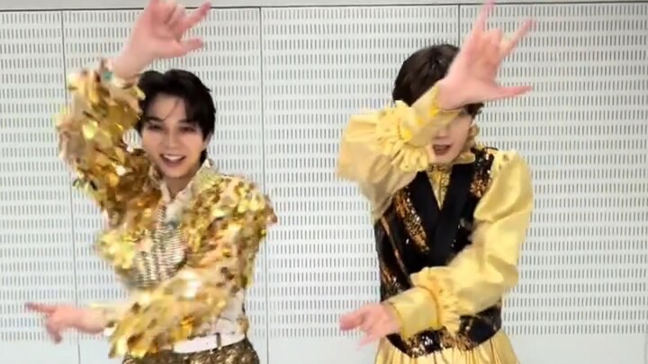 คนหนึ่งบ่นเรื่องเสื้อ อีกคนบ่นเรื่องกางเกง
