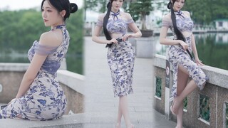 Blue and white porcelain + cheongsam are a perfect match!