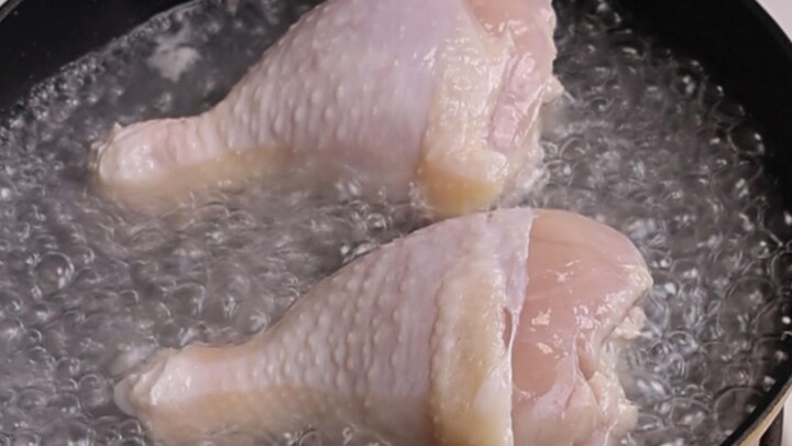 Ayam Goreng Air: Lihat Bagaimana Orang Kulit Putih Membuat Ayam 🐔