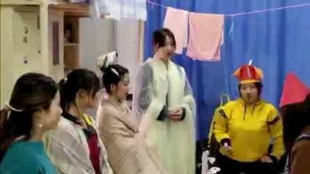 Dorm Version of “Empresses in the Palace” Reenacts the Stunning Dance — No Social Anxiety, Just Onli