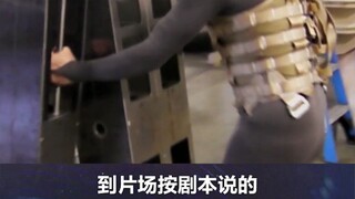 在《星际穿越》里的机器人，也是诺兰实拍的，真的不负“实拍狂魔”的称号！