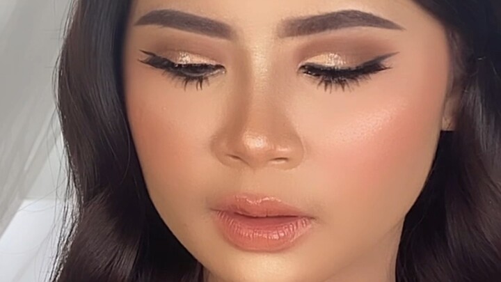 ig : makeupby.yumi #brushedbyyumi @yuliamrd7