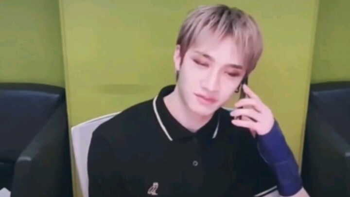 【Stray Kids Bang Chan】Phòng của Chan gọi video, SANA giới thiệu bài hát / Chỉ là anh em trêu đùa nha