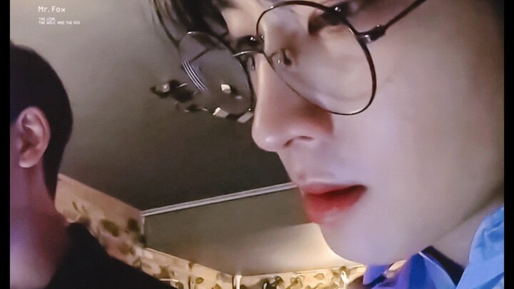 Jeon Wonwoo's challenge to not be moved wants to kiss him at the traffic light! Help! How can this m