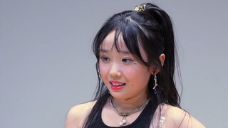 [Stage][4K] Sara's Extraordinary Barefoot Dance