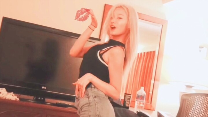 【TWICE】Watching SANA's hot dance at the hotel from a boyfriend's perspective~