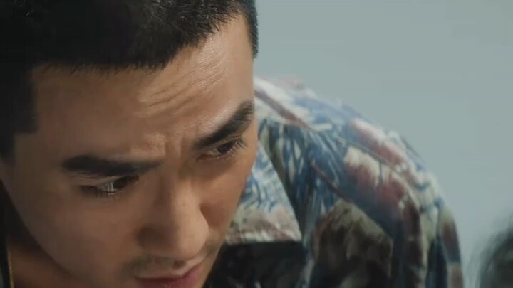 Dad accidentally feeds his daughter a bouncing ball and ends up laughing