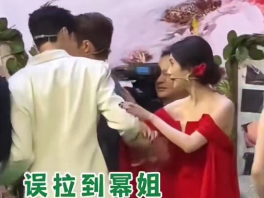 Gong Jun, keren banget! ! Mi: Kamu baik-baik saja? Gong Jun: Aku benar-benar terkesan, aku langsung 