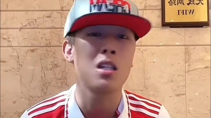 Nomie mengungkapkan bahwa ia sempat berselisih dengan sang ibu, lalu secara langsung merekam lagu di