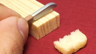 Stop Motion Animation】Roti dipotong dari balok kayu