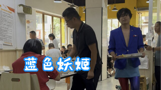 انتبهوا، الساحرة الزرقاء على وشك الخروج