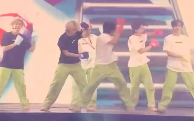 Nhảy Candy với 100% sức lực sẽ như thế này: