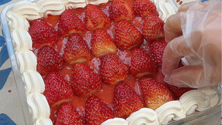 بصراحة، الأصدقاء اللي يجيوا يأكلوا عندنا ما يقدروا يمشوا قبل ما يزيد وزنهم ثلاث جنيهات على الأقل.