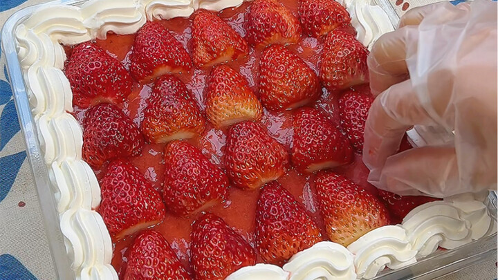 Begini, teman-teman yang makan di rumahku, gak boleh pulang sebelum naik tiga pon!