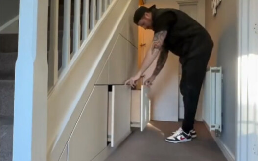 Không gian dưới cầu thang, tận dụng thế này thì không lãng phí chút nào!