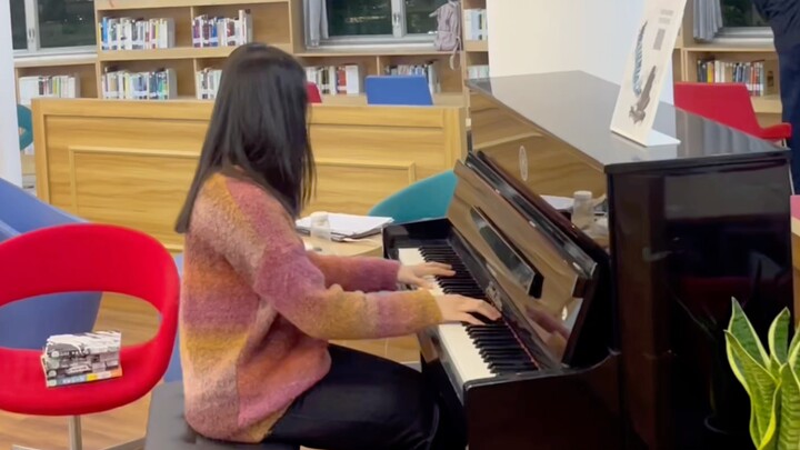 เล่นเพลง “ขึ้นเขาชุนซาน” ตอนห้องสมุดมหาวิทยาลัยเซี่ยเหมินปิดทำการ