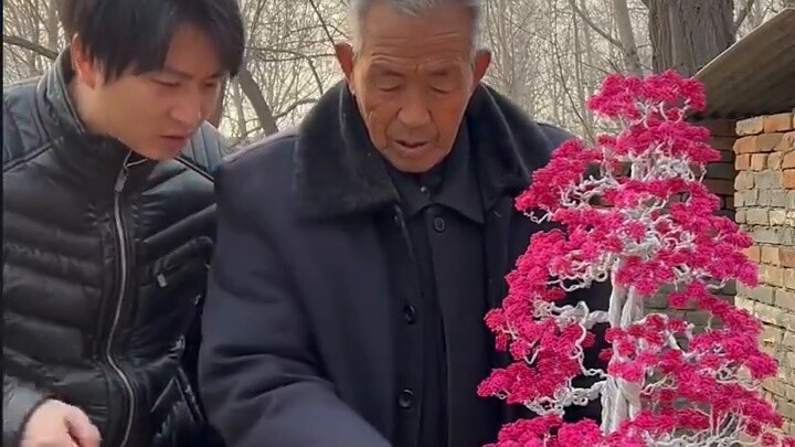 Grandpa makes a big wire tree