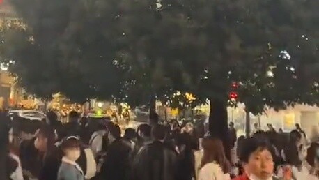 เสี่ยวจือคว้าแชมป์และกลายเป็นคำค้นหาที่ร้อนแรง! โตเกียว ชิบูย่า ไลฟ์ เวอร์ชั่นถ่ายทอดสดจอใหญ่