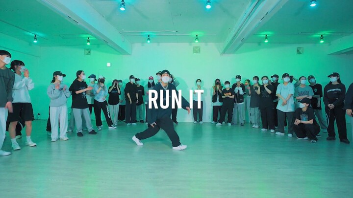 Koreografi terbaru dari kakak ganteng Hyunse & Rico, lagu Chris Brown "Run It"