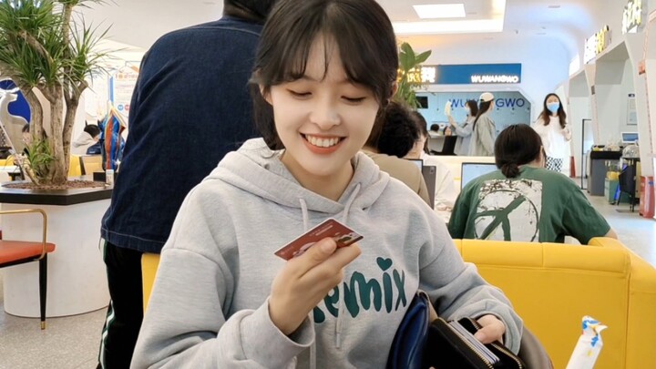 Sekali lagi melangkah masuk ke gerbang sekolah, setiap sudutnya penuh dengan kenangan.