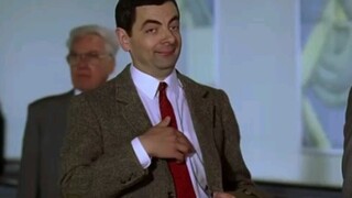 Mr Bean đi qua kiểm tra an ninh và rút súng, giết chết hoàn toàn nhịp điệu