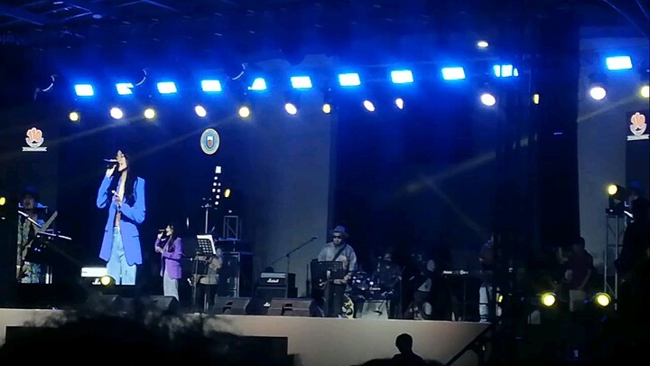 IDOL GIGI DE LANA IS THE BEST