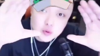 นอกเหนือจากการเยาะเย้ยหนวดขาวของอาคาอินุหลังสงคราม