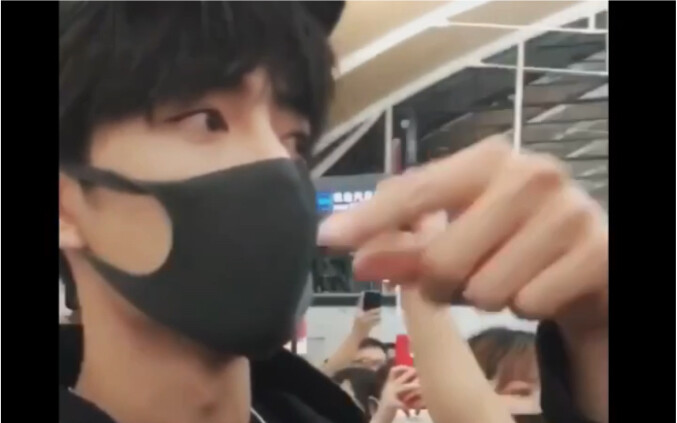 [Xiao Zhan] My brother got shy when he was praised...