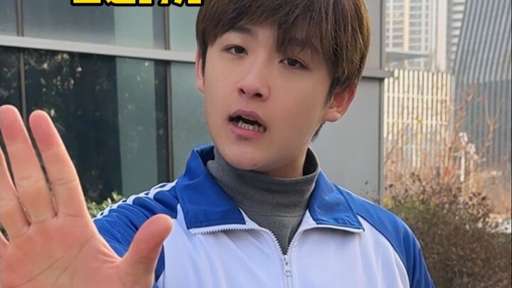 التقيتُ بطالب جامعي يبيع كعكة الجبن المزيفة