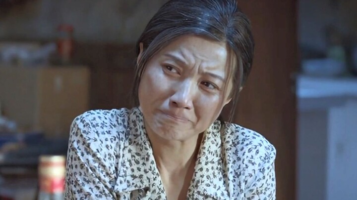 “Tình yêu, có lẽ là một lưỡi dao sắc bén đẫm máu”