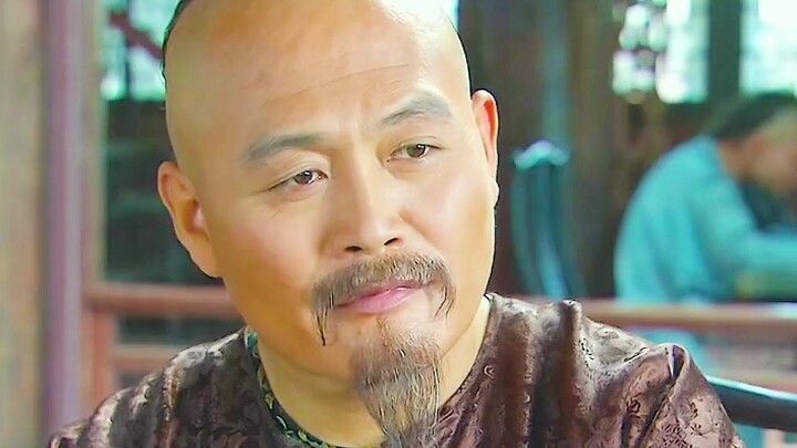 ช่างตัดเล็บธรรมดาคนหนึ่งกลับเป็นถึงลูกหลานข้าราชการรุ่นที่สามอย่างแท้จริง