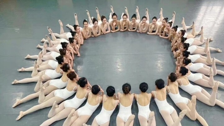 Vui chơi trong phòng tập ballet