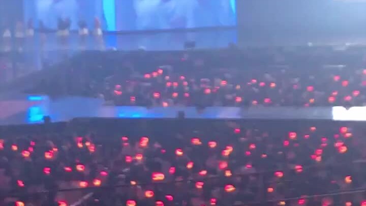 [TWICE] 190526 World Tour Fan Cam: Full-Stage Singalong of “The Best Thing I Ever Did”