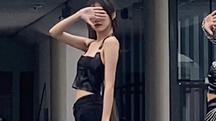 The most cute and fierce version of Step Back in history, Liu Jie danced