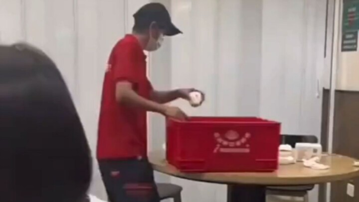 Orang zaman sekarang terlalu beracun, gampang sekali sampai nekat mengorbankan nyawa