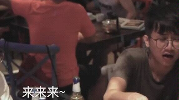 Dia berubah menjadi perempuan tua karena saya, bagaimana mungkin saya takut orang lain mengatakan sa