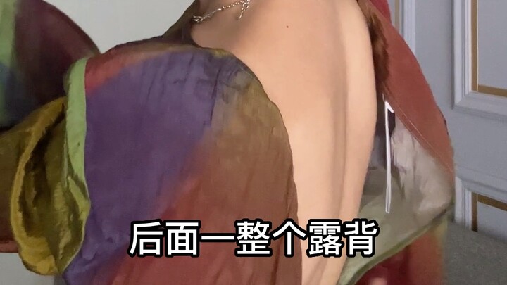 اشتريتُ تنورتين خارجات عن المألوف، أي مناسبة أرتديهما فيها؟