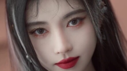 จวีจิ้งอีเปลี่ยนลุคใหม่อีกแล้ว! ราชินีสายลุคหลากหลายอย่างจวีจิ้งอีมาพร้อมลุคใหม่สุดเท่ ชอบทรงไฮไลต์ส