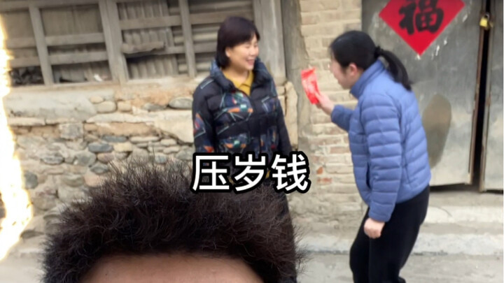 Gói lì xì này đúng chuẩn phong cách “Mãn Giang Hồng” luôn!