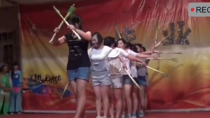 十多年前的校园舞蹈表演，甩葱舞