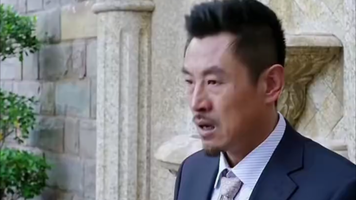 A billionaire pretends to be poor to reform his son, giving him only 5,000 yuan a month for living e