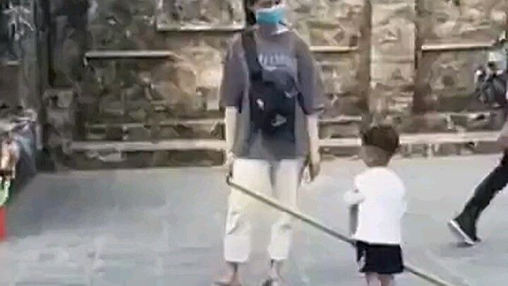 الأخ القرد يزداد حاله سوءً مع مرور الوقت.