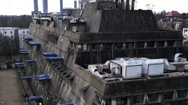“Every one of these 20th-century buildings exudes a villainous aura!”