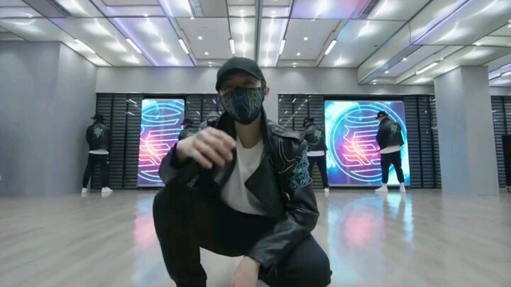 Why do top dance groups collaborate with traffic stars so many times? Is traffic really useless? Onl