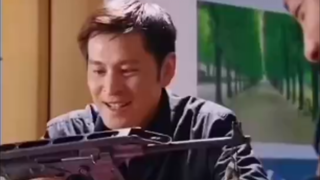 小弟送来煤气罐，没想到里面全是冲锋枪，大哥忍不住抱住狂亲《十四集》