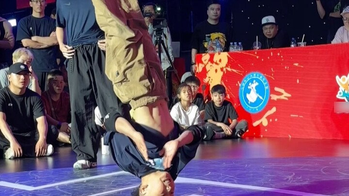 The little boy from Sichuan street dance has superb dancing skills and his last move slays the whole