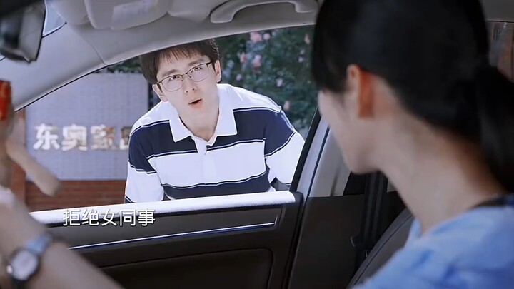 Tiểu Lâm càng ngày càng thăng tiến, công việc ngày càng nhiều, các đồng nghiệp nữ lại càng để tâm đế