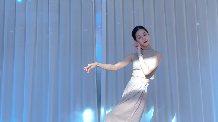 This dance is so beautiful, I'll click on it now